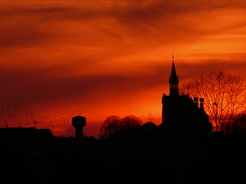 Coucher de soleil Vouziers 03.2011 by ardoise08, L'Hôtel de ville de Vouzierssunset ardennes argonne coucherdesoleil vouziers