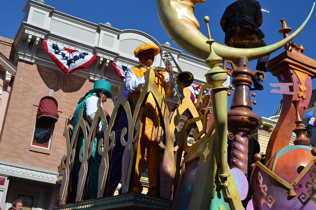 Mickey's Soundsational Parade - a photo on Flickriver