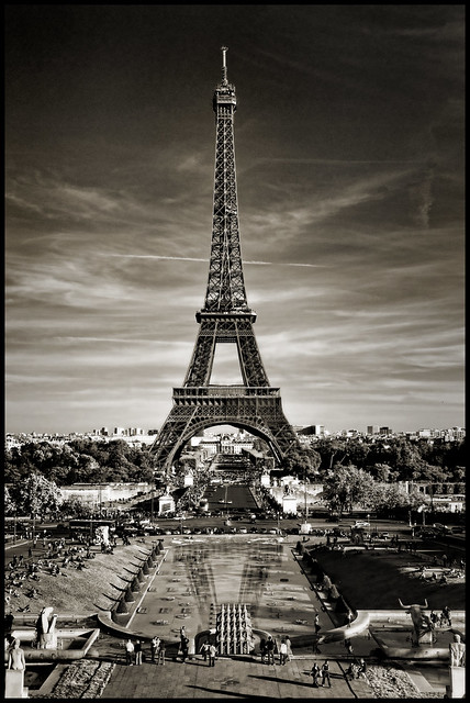 France - Paris - Tour Eiffel sepia