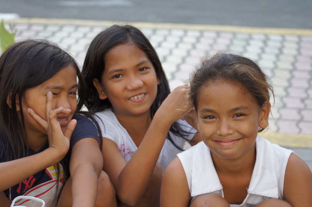 Ermita District Manila, Philippines. girls, philippines, manila, ermita, st...