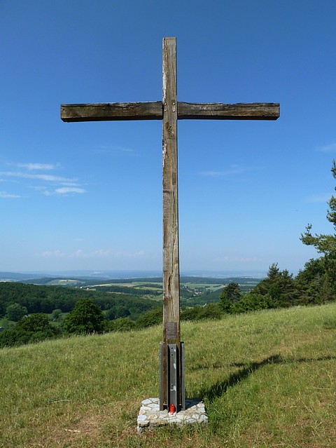 drh01223 | Gipfelkreuz auf dem Giebelrain bei Dietershausen. Rhön, 05.06.2011 drh01223