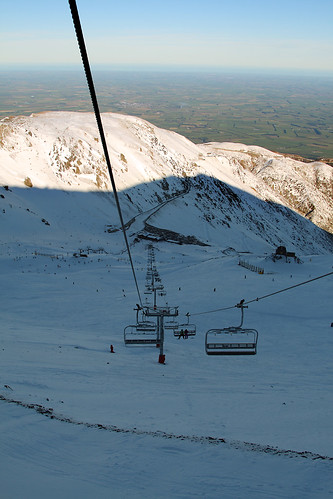 winter newzealand mountain snow canon skiing lift cable canterbury dslr chairlift mthutt 400d canonef2485mmf3545usm