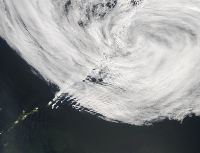 Ship-wave-shaped wave clouds induced by Kuril Islands