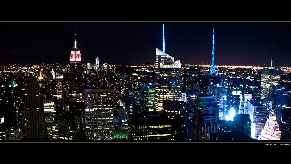 Hình nền NYC Skyline để đưa bạn vào không gian đặc biệt Hình nền NYC Skyline sẽ mang bạn đến với bầu không khí đặc biệt của thành phố New York khi mà dòng người đông đúc, những tòa nhà cao tầng lấp lánh và những ánh đèn neon rực rỡ. Hãy để hình nền này đưa bạn vào không gian đó mỗi khi nhìn vào màn hình của mình.