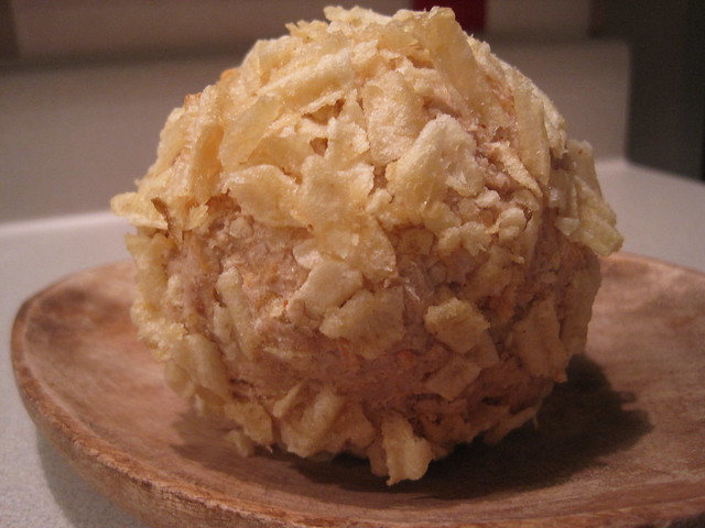 Potato chip-crusted cheeseball