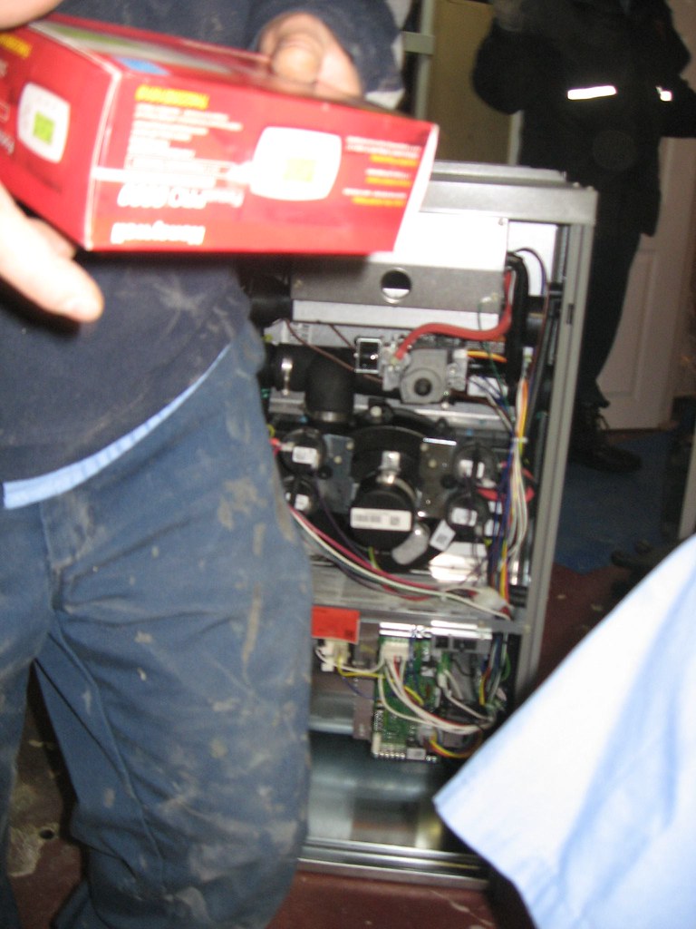 Furnace Thermostat: New Thermostat and Furnace