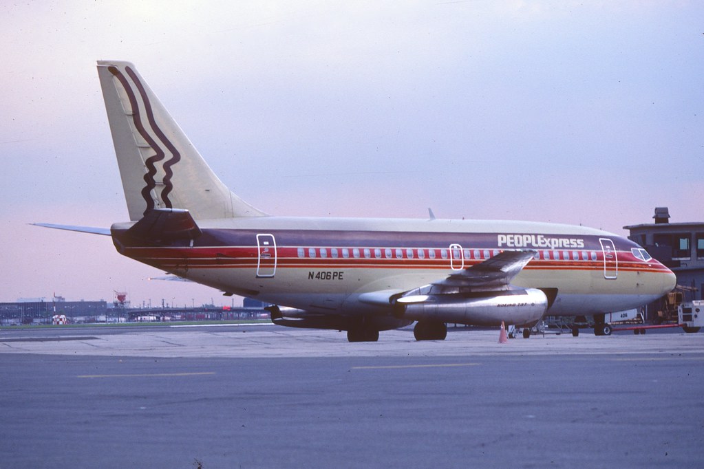 People Express Boeing 737-100; N406PE@EWR, May 1982/AUL