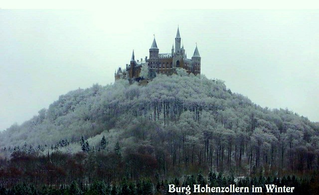 Ein Wintermärchen - Burg Hohenzollern im schneereichen Winter  ,  8vv