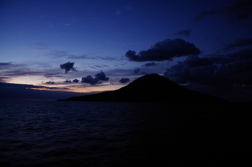 sea mountain japan island volcano twilight kagoshima handheld 中之島 tokara toshima da1645mm トカラ列島 十島村 フェリーとしま