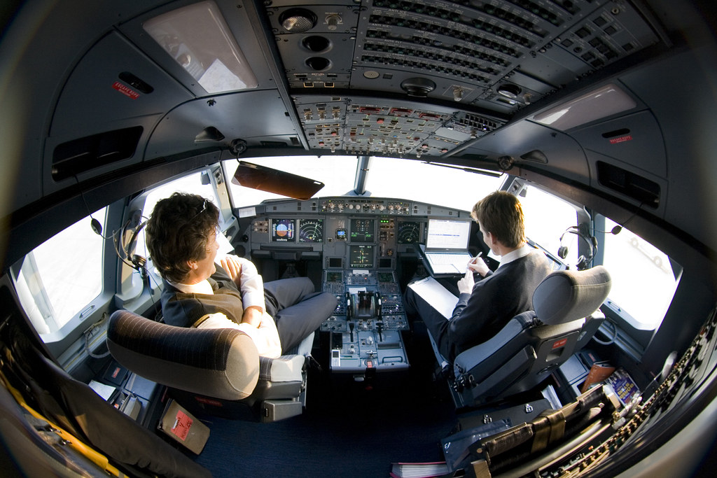 Cockpit Lufthansa D-AIZD Airbus A320-200