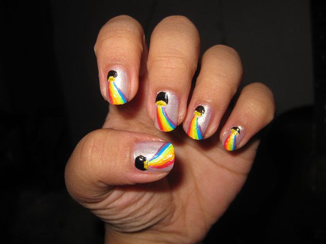 nail art pot of gold at the end of the rainbow