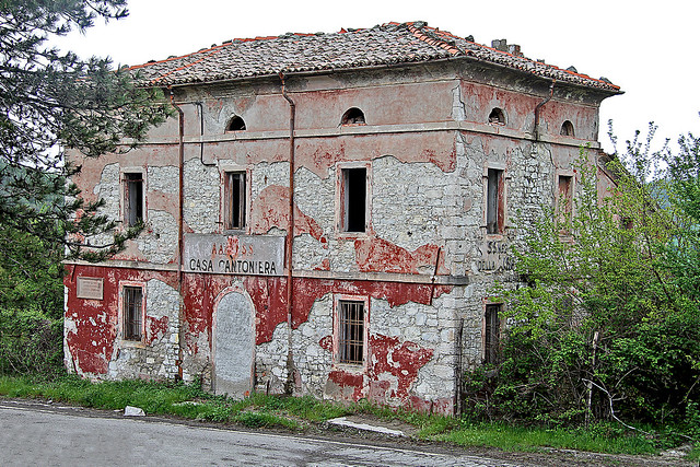 Rudere Casa Cantoniera sulla strada della CISA Ruin home Cantoniera road Cisa - Prov. Pr Emilia Romagna Italy