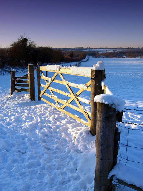 sandwell Valley - Snow/Gate