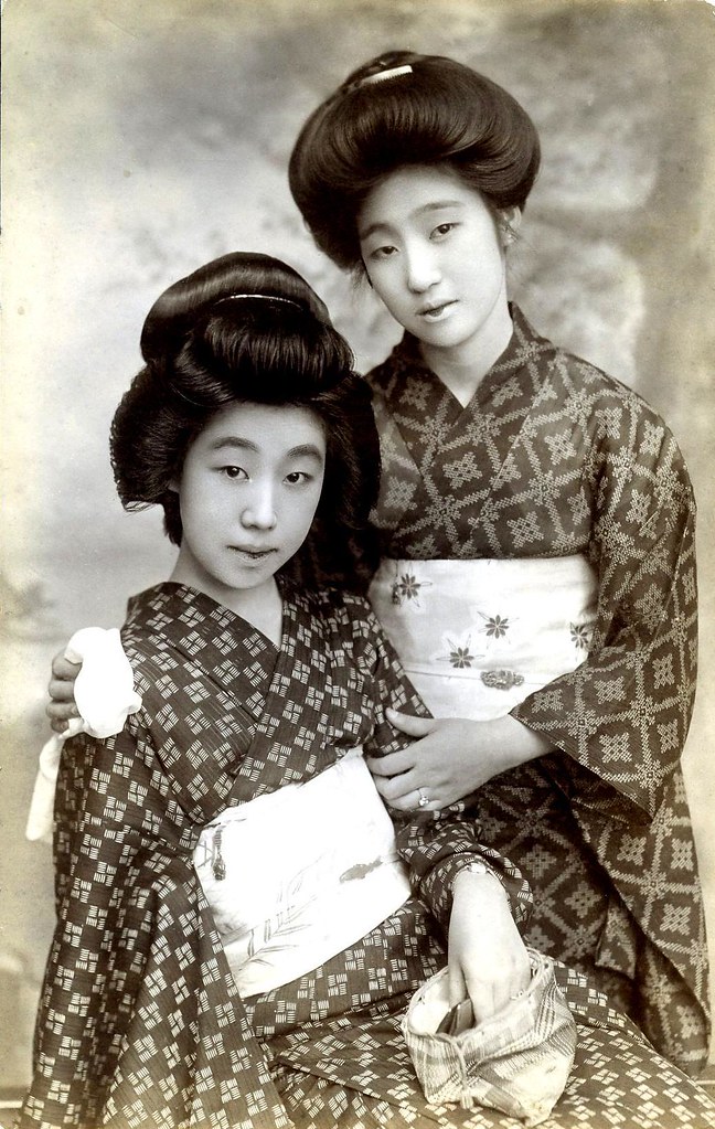 Ретро японских мам. Майко ученица гейши. Япония люди. Японские ретро прически. Японские кимоно Винтажные.