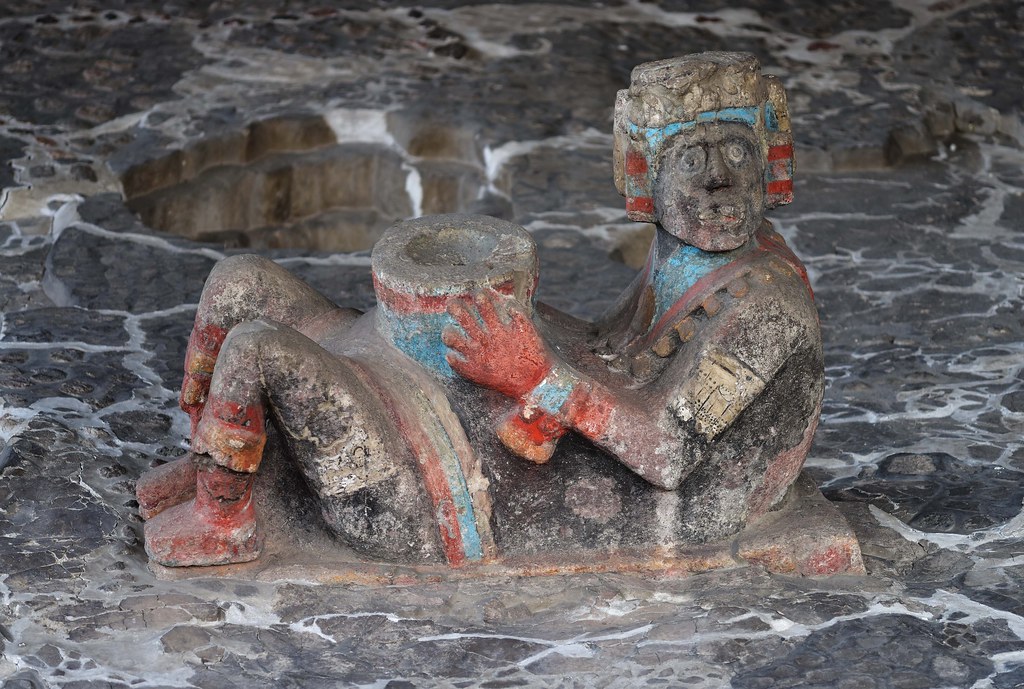 Chac mool | The brightly painted Chac mool holding a basin i… | Flickr