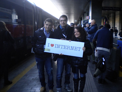 I love internet, I love social network | by Augmendy