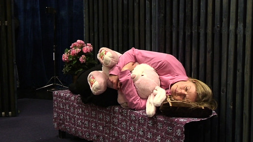 Armina sover. I rollen Åsa Forsberg.