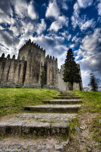 castle portugal castelo guimarães portugalmagico