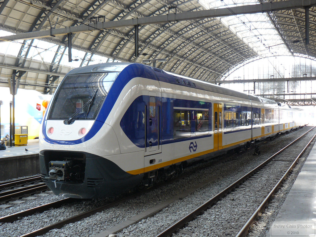 Categorie slank Rechtdoor Amsterdam Centraal Sprinter Train | Waiting for a train to t… | Flickr