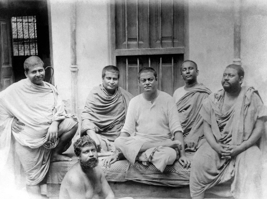 Swami Vivekananda with others | From L - Trigunatitananda, S… | Flickr
