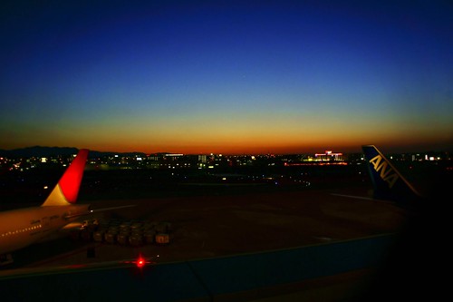 sunset japan airplane photography tokyo evening ana airport glow turntable international 365 fukuoka jal takashi 福岡 空港 kitajima turntable00000