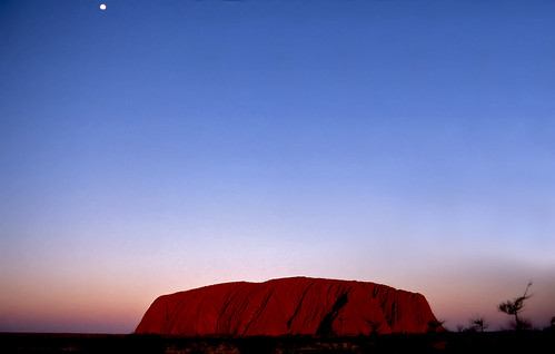 blue sunset red rock wow landscape geotagged australia bluesky uluru 1995 ayersrock 123nature 123travel geodir135 geolat25326184 geolon130997543