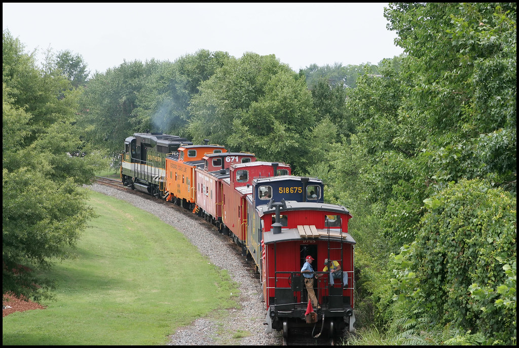 Caboose Train | The Caboose Train rounds the curve at the No… | Flickr