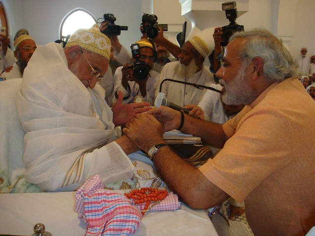 Narendra Modi with Syedna mohammed Burhanuddin tus  in 2008