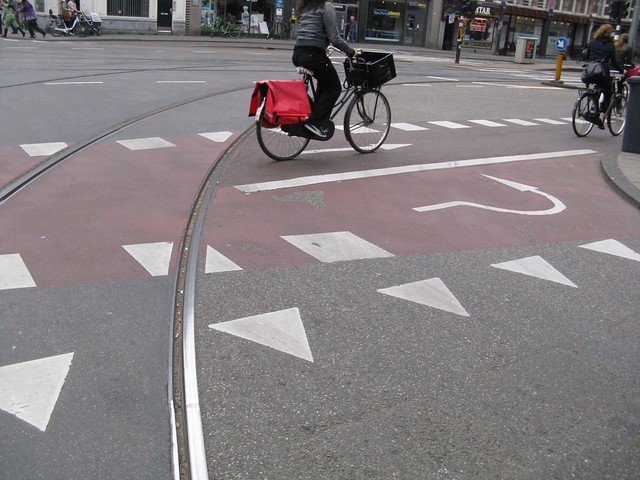 Tue, 04/12/2011 - 00:00 - Left hook turn in Amsterdam