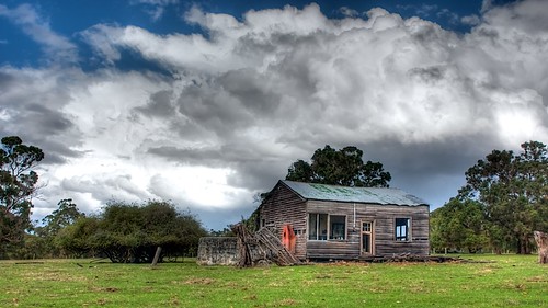 tonemapped shed building augusta brockman cloudy cloud house old historic explorer
