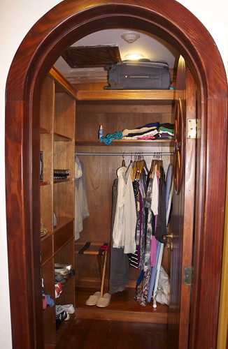 Walk-in closet | by Lucia Giacomantonio