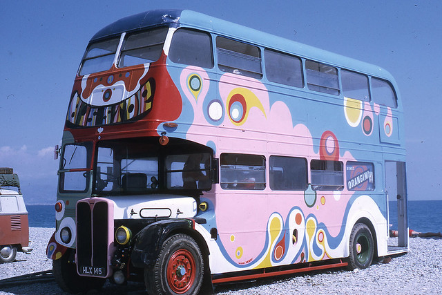 JHM-1969-0868 - Antibes (près de) autobus anglais 'pop'