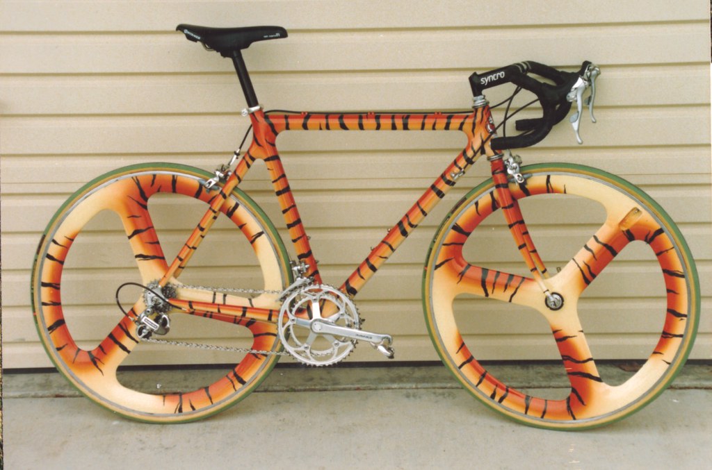 Белый велосипед рама. Покрасить велосипед. Велосипед стиль. Красивая покраска велосипеда. Необычная покраска велосипеда.