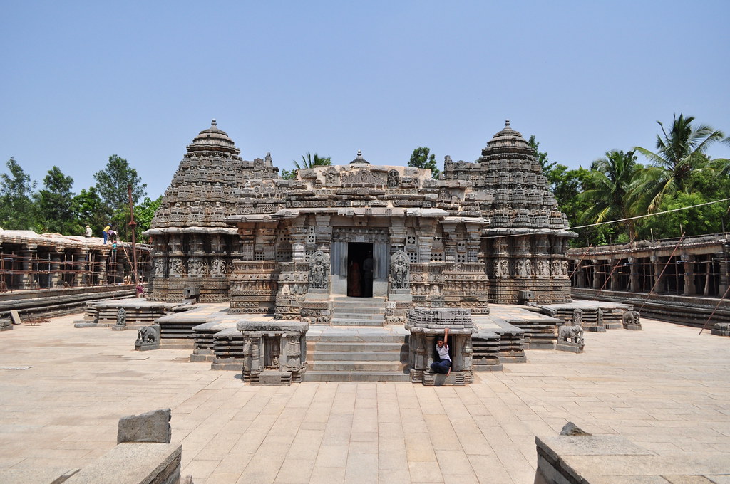 Temple has been. Бангалор храм Карнатака. Индия, штат Карнатака, храм Мурдешвар. Индия храм анжимахар. Статуи храма Ченнакесава.