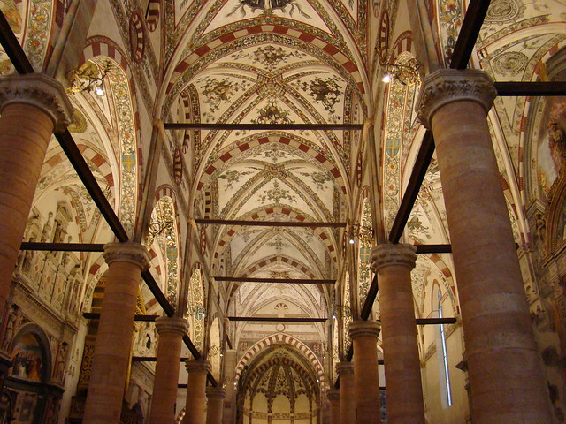 Verona,Vérone (Italia, Italy): Basilica Santa Anastasia, magnificent internal paintings, magnifiques peintures intérieures, fabelhafte Innenmalereien