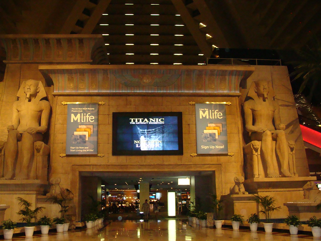 Luxor Casino Entrance - Las Vegas, Nevada | Luxor Las Vegas … | Flickr