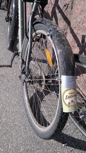 Beer can and gaffer tape mudguard extension bike hack