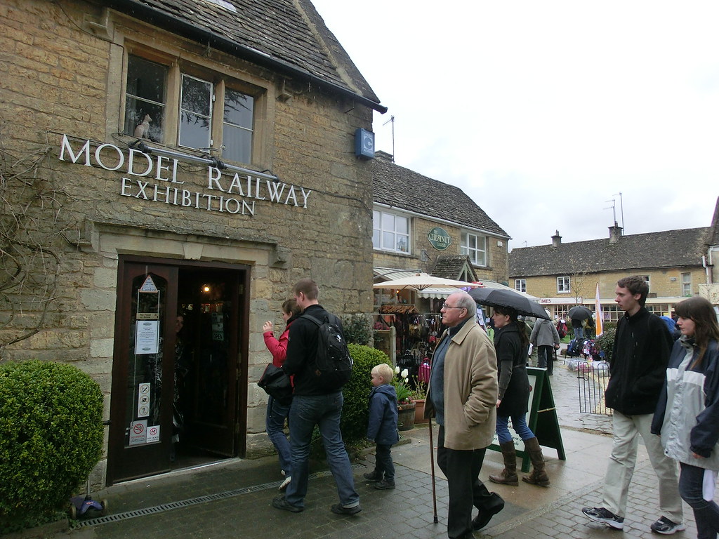 Toy Shop & Model Railway Exhibit, Bourton-on-the-Water | Flickr