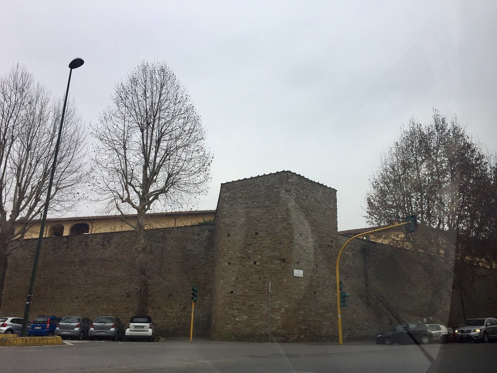 Le mura lungo i viali - The walls along the boulevards