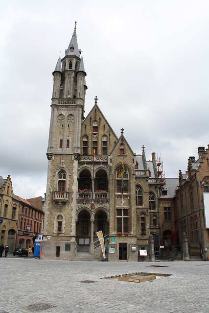 Poperinge Town Hall behind is the execution area
