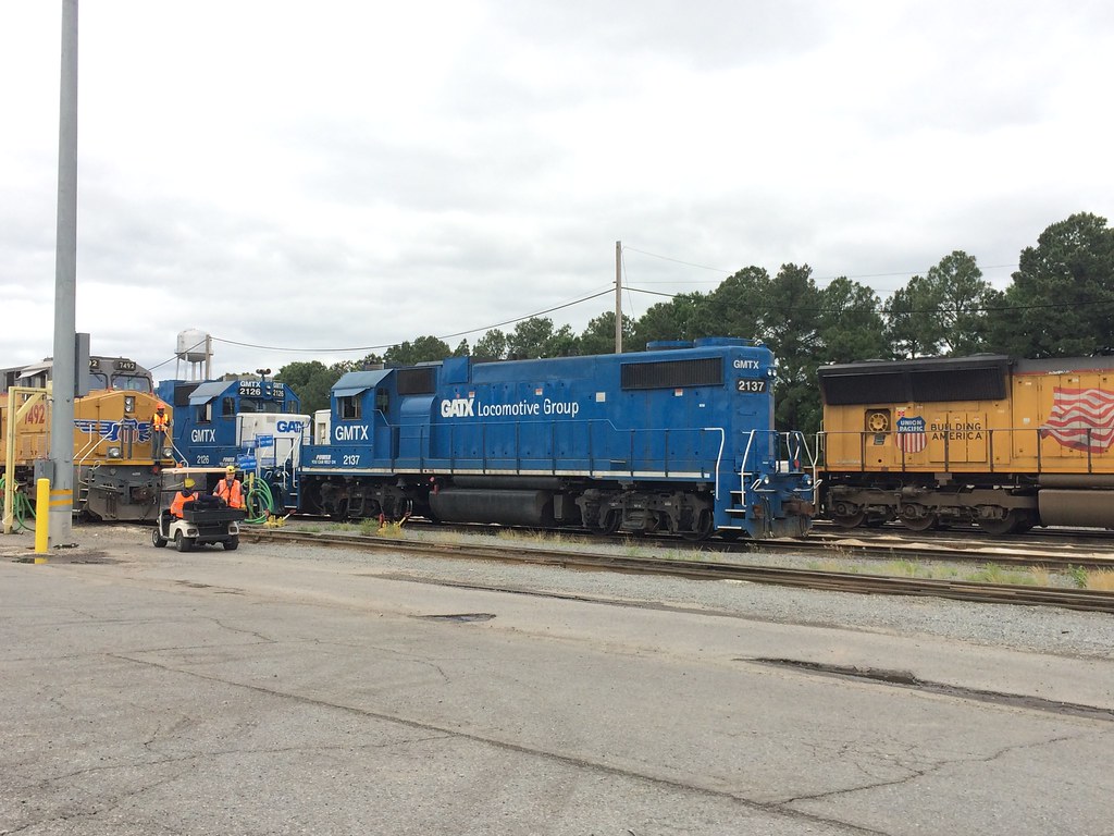 GMTX GP38-2 2137 | 2137: Rock Island GP38-2 4328 "City of Si ...