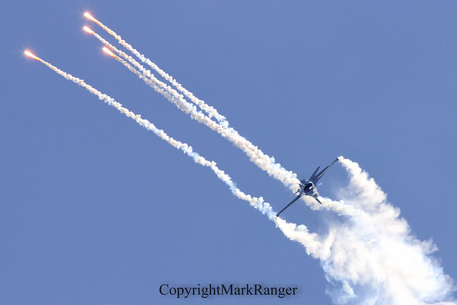 Belgian Air Force - F16 Fighting Falcon Punching Flares
