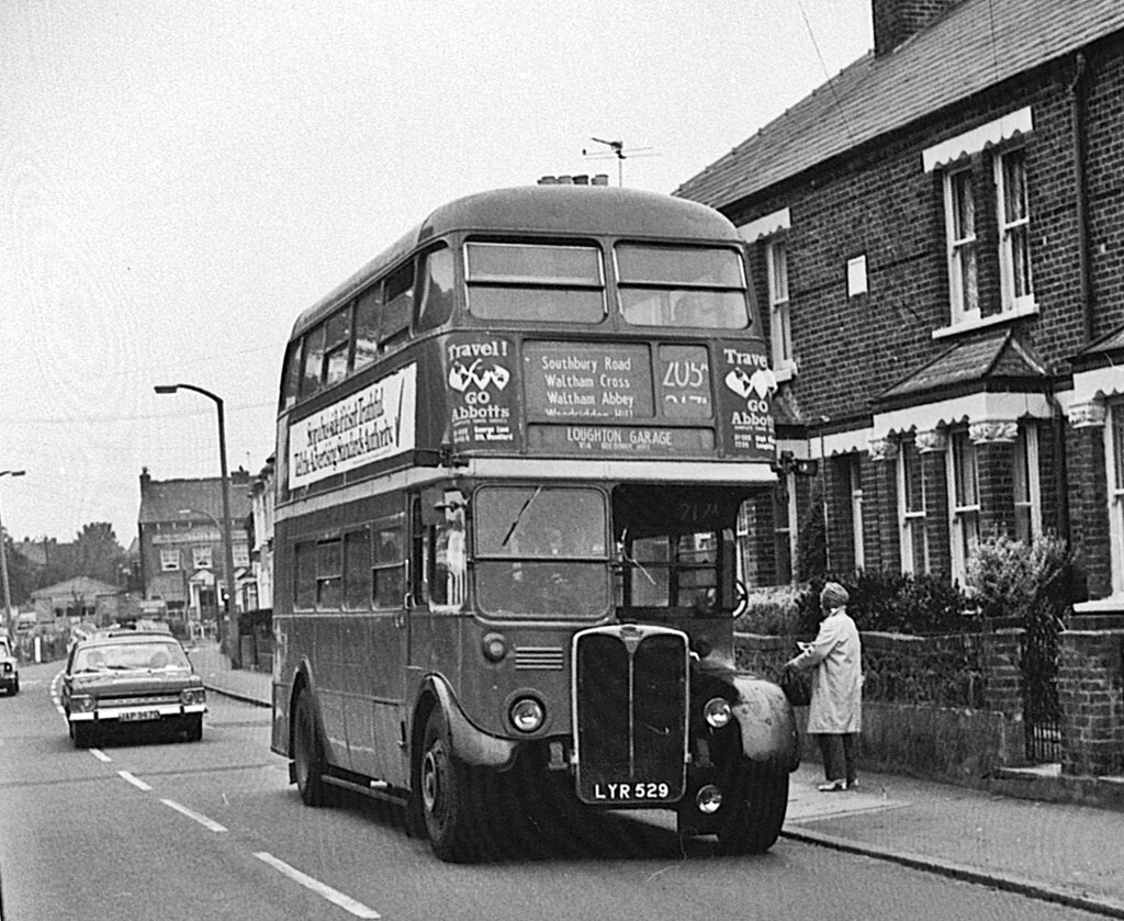 205A to Loughton, in Waltham Abbey 205A to Loughton Garage… Flickr