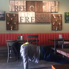 Me planking after breakfast @treeoflifefresno before heading to Sacramento for 6 week bootcamp challenge #iworkout #plank