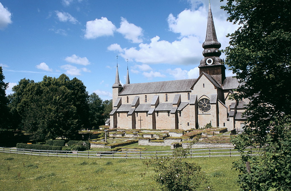 02-013-varnhems-klosterkyrka-v-sterg-tland-sweden-hartan2013-flickr