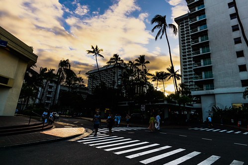 One of daily at Waikiki (ILCE-6000 + Carlzeiss Touit2812) by Foxbat29, I found light at Waikiki. It was not sky and buildings. Answer was surface of road. So I can't stop 