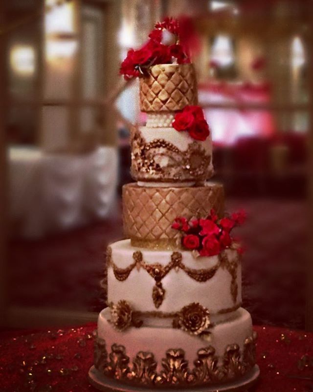A golden wedding cake!      #weddingcakes #goldandred #chicagowedding #chicagogram #chicagofood #customcake #babushkabakery