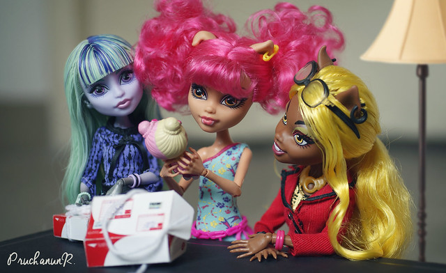 Happy Mail . Monster High