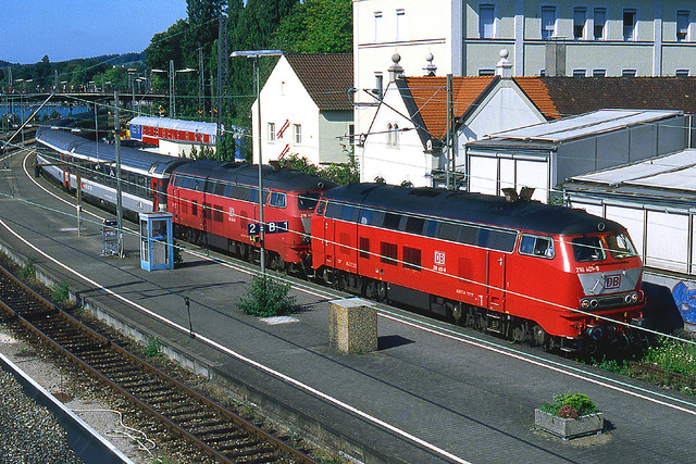 R11712.  218s arriving at Lindau.  August, 2001.