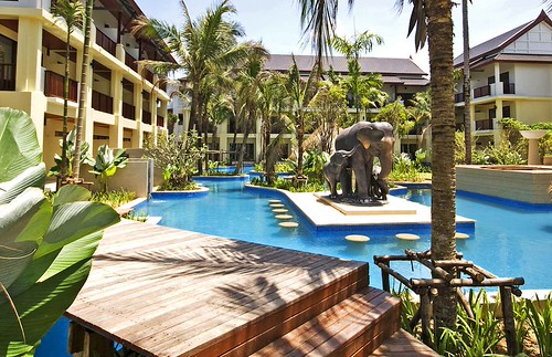 Apsara Beachfront Resort and Villa